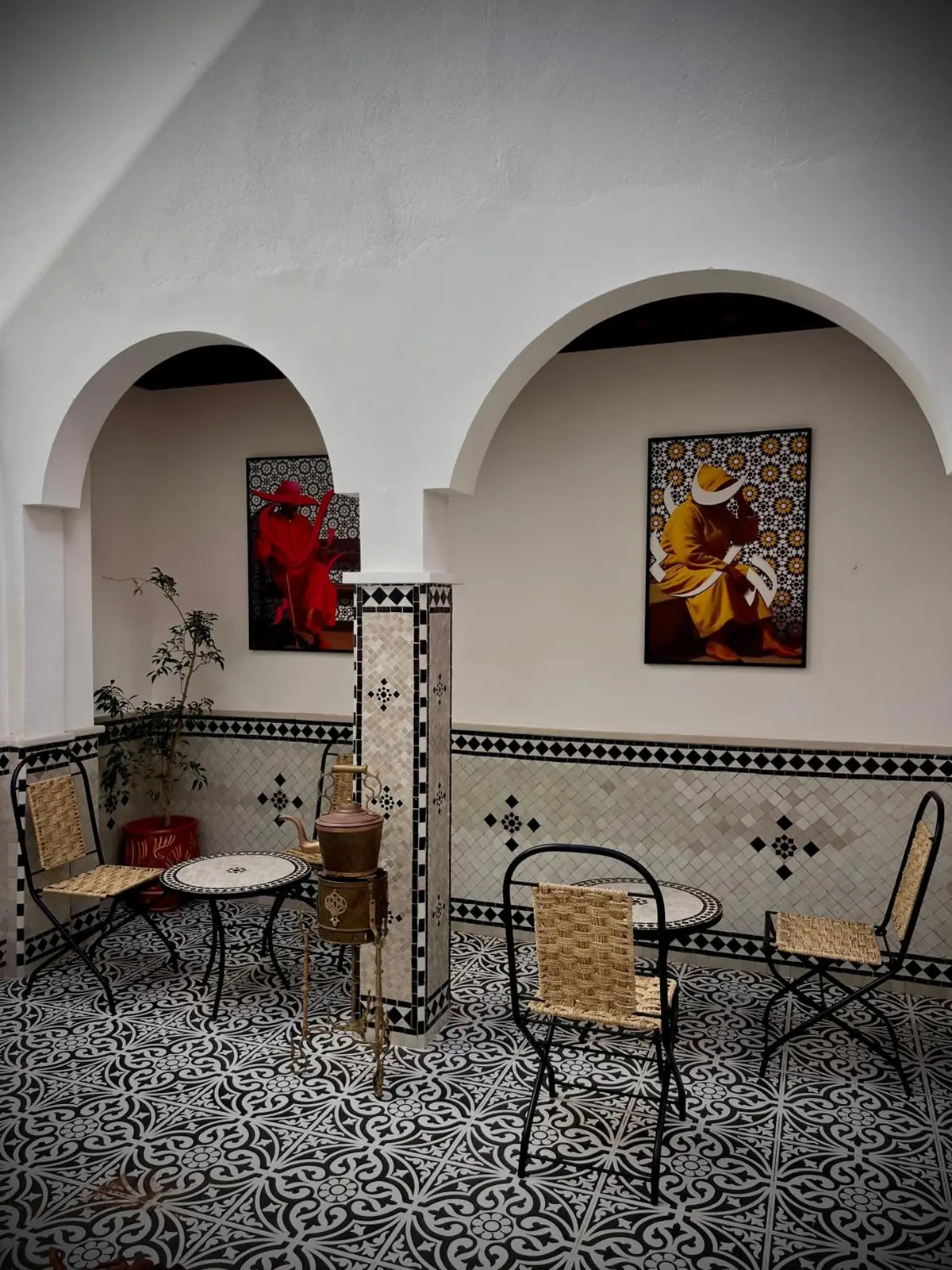 Les arcs du patio et leurs tableaux